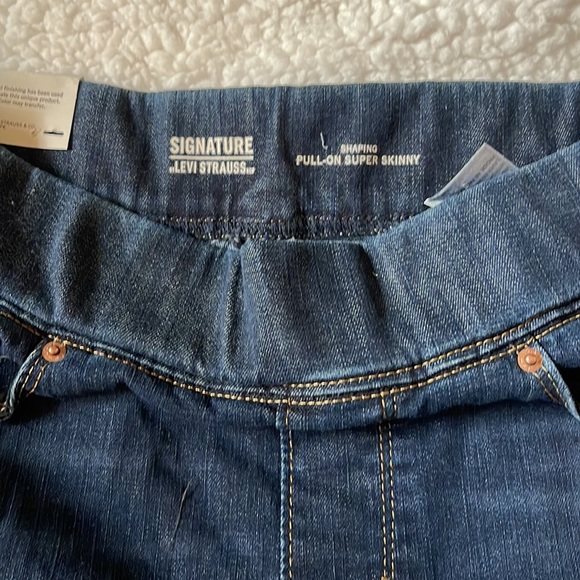 Ladies Signature Levi Stauss super skinny denim jeans. Size 6. - Picture 5 of 9
